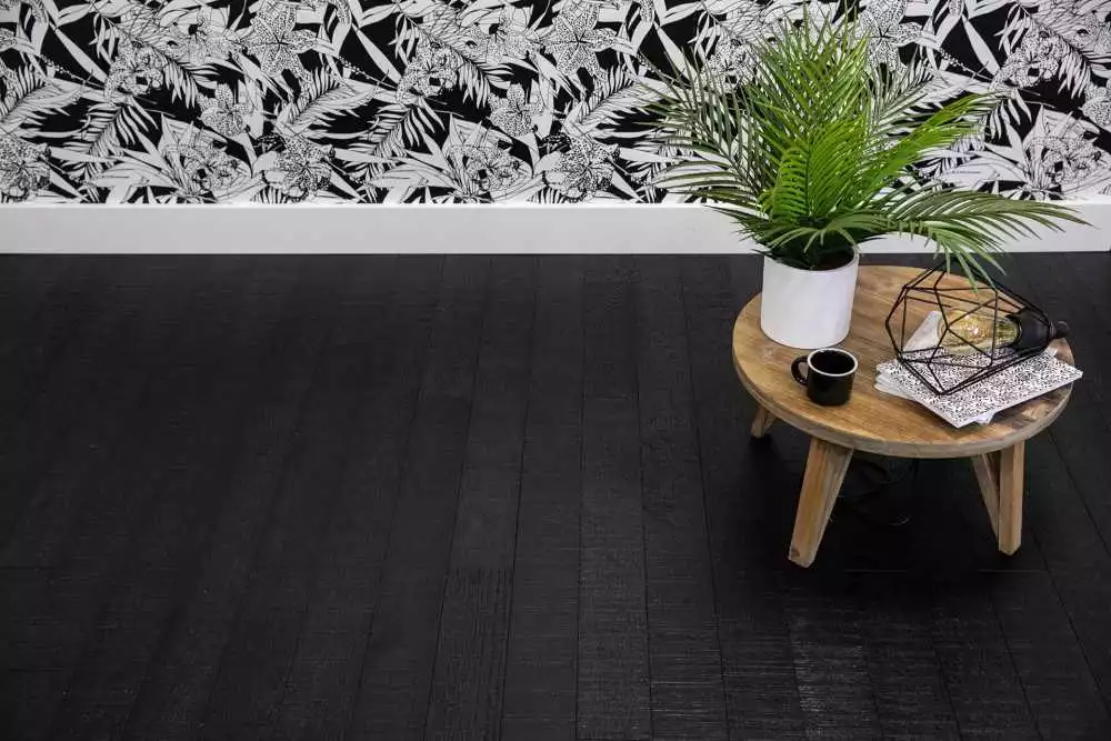 SAWN INTENSE BLACK SELECTION