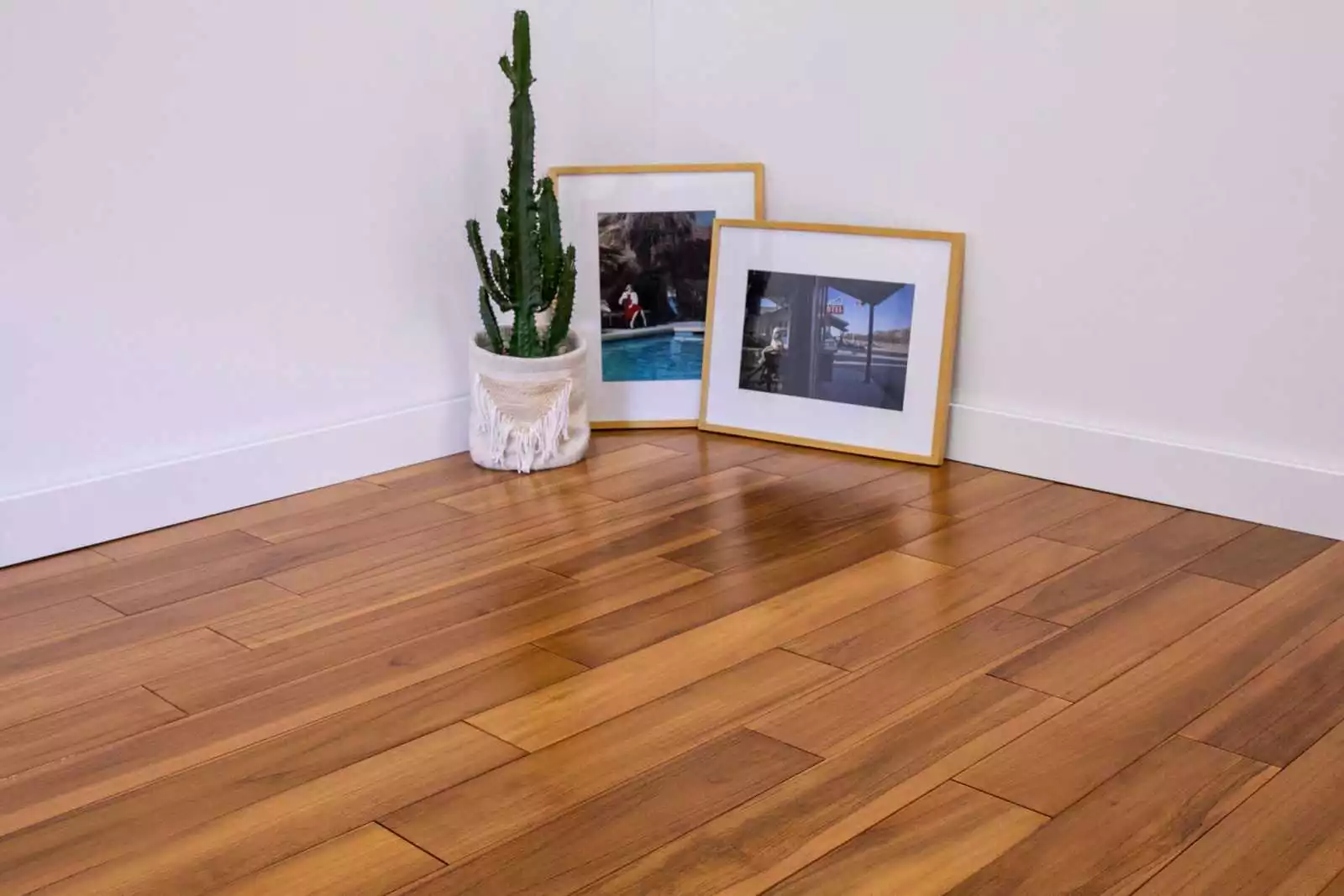 VARNISHED NOBLESS TEAK