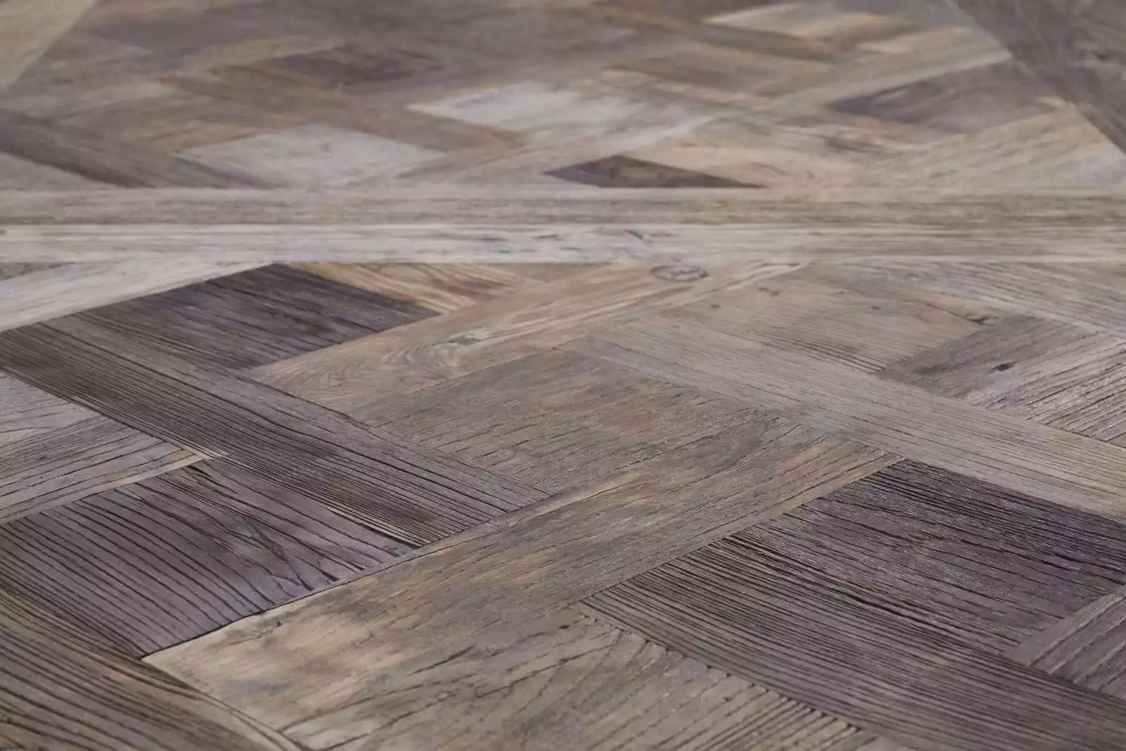 RECYCLED CENTENARY ELM VERSAILLES TILES - Image 6