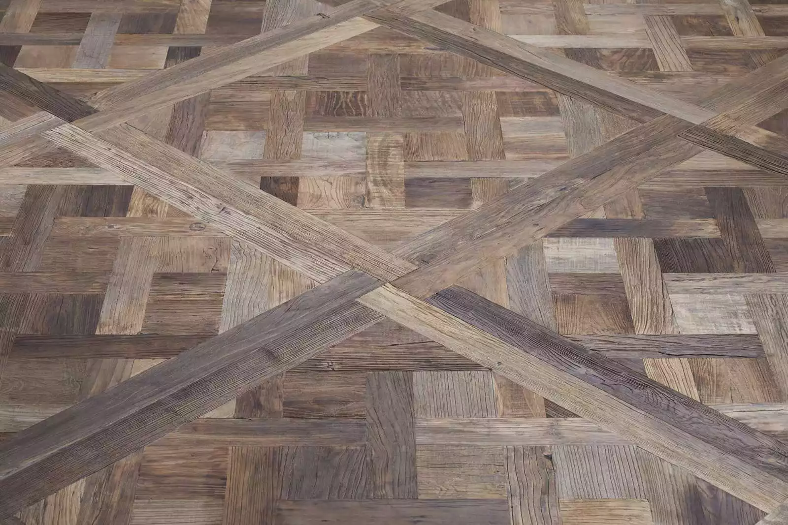 RECYCLED CENTENARY ELM VERSAILLES TILES - Image 5